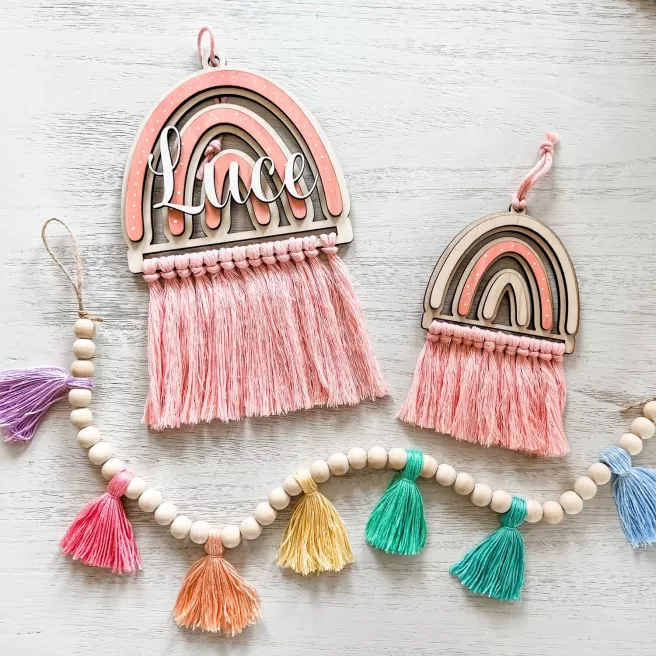 ARC-EN-CIEL EN BOIS ET MACRAME ARC-EN-CIEL EN BOIS ET MACRAME