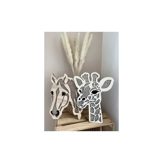 Têtes d'animaux en rotin